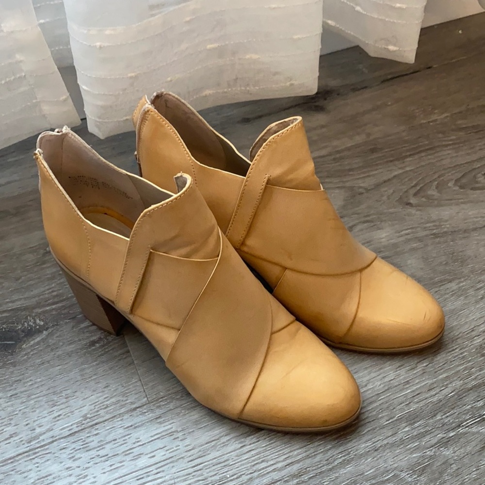 Tan size 7.5 heeled ankle height BC Footwear booties.